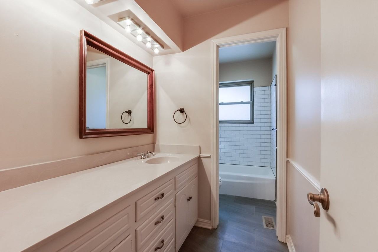 11208 Surrey Hills Blvd - Photo 7 of 16