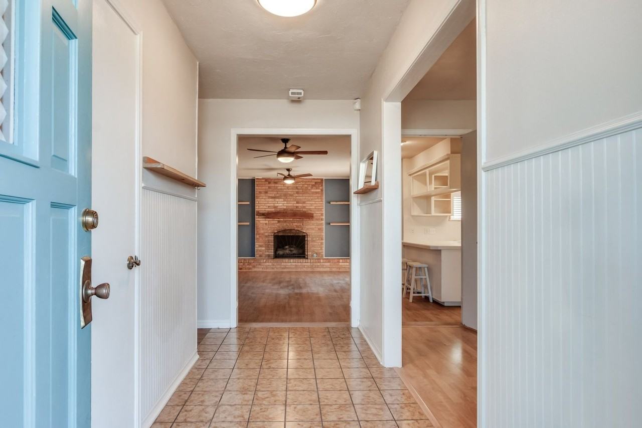 11208 Surrey Hills Blvd - Photo 3 of 16