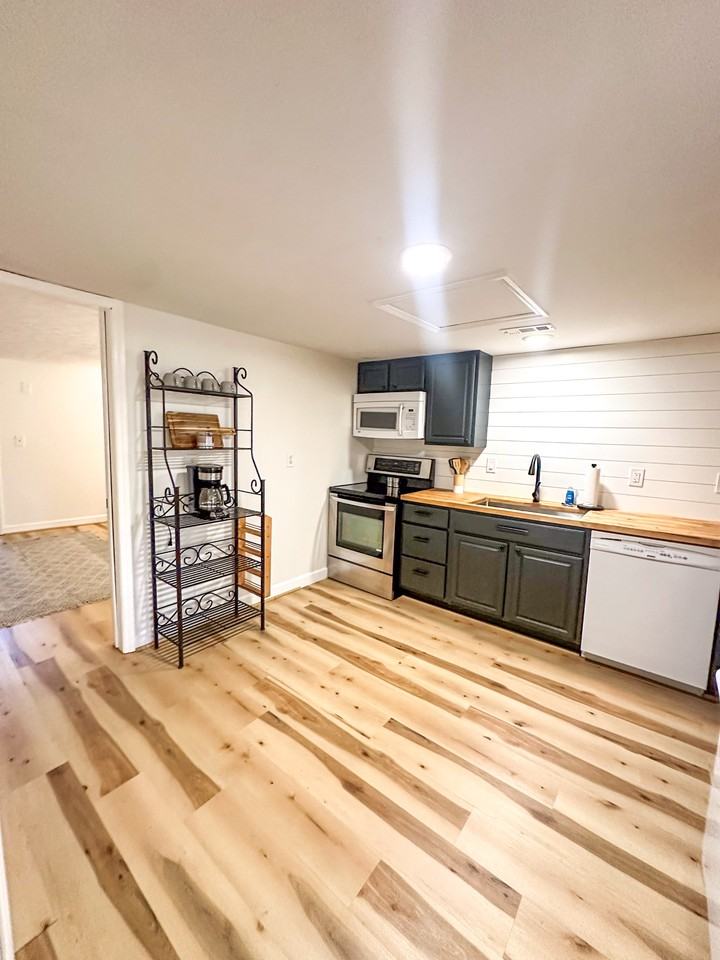 Peppers Ferry Rd Ne #C - Photo 5 of 17