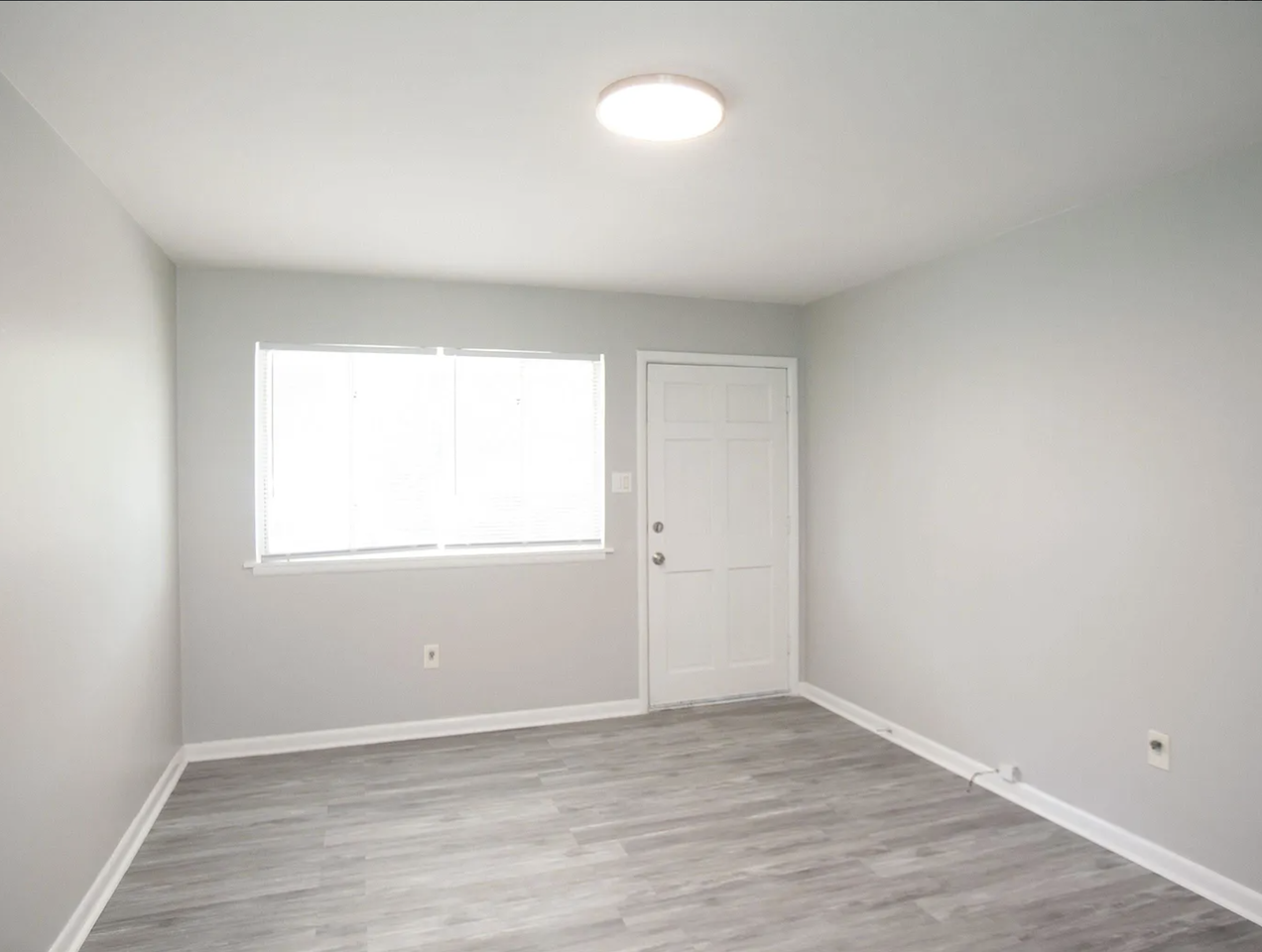 319 Ellis Drive - Photo 2 of 9