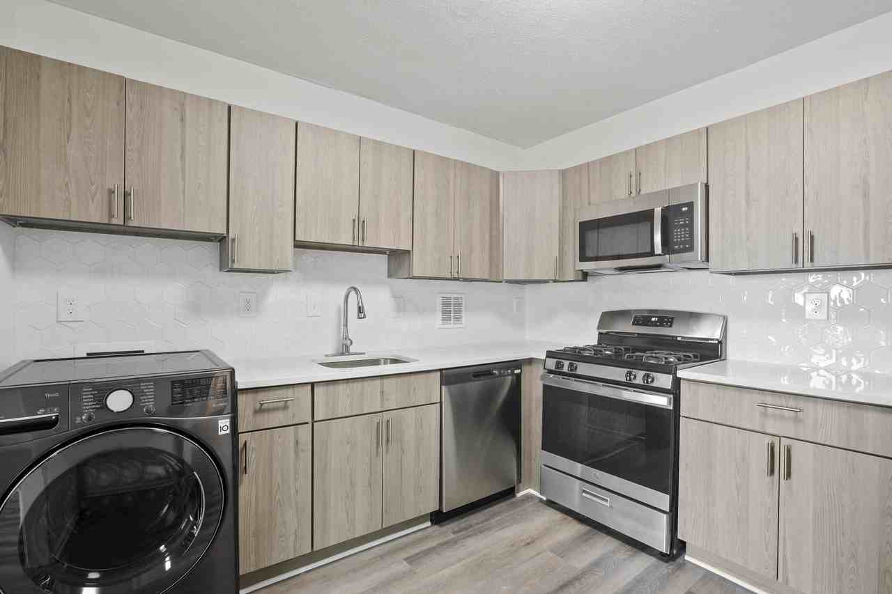 Skyline Towers - Photo 3 of 23