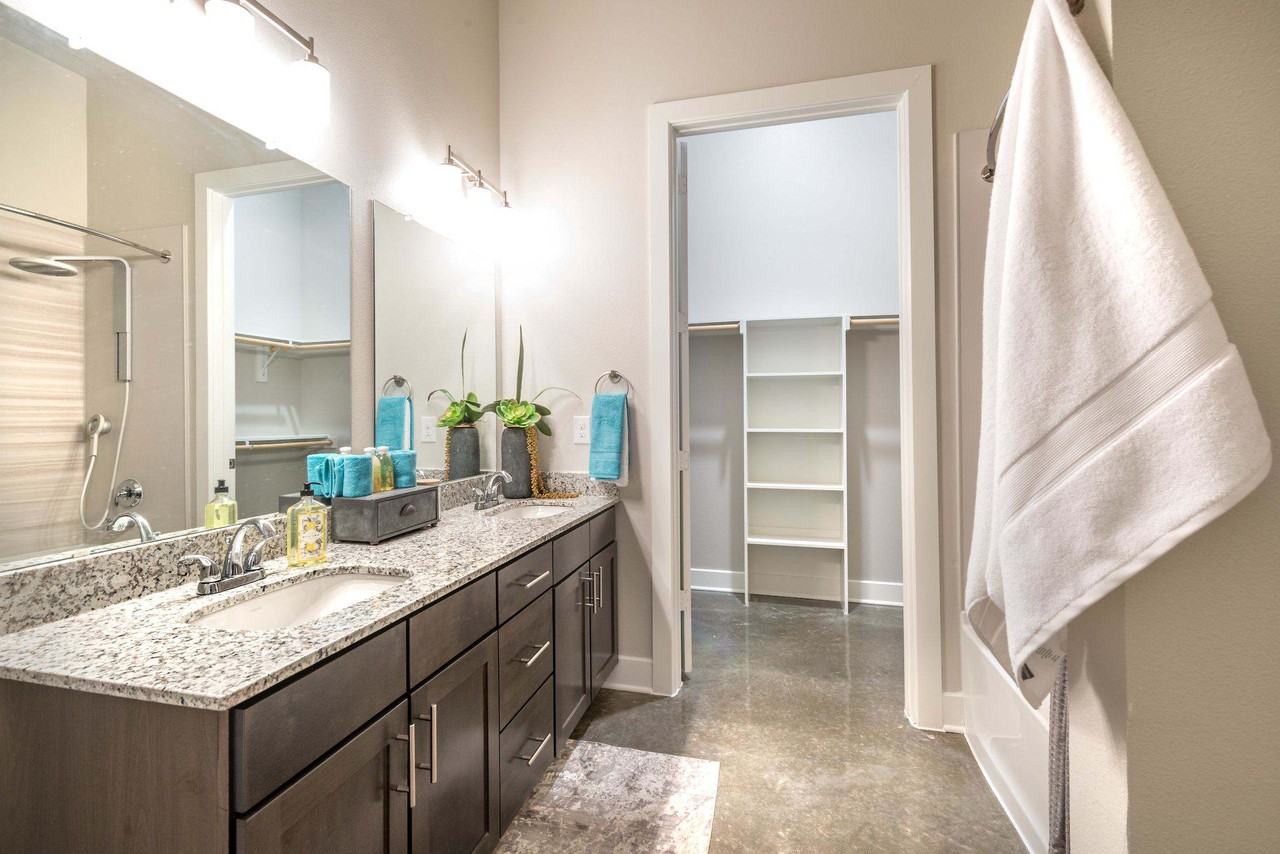 Lakeview Apartments - Photo 4 of 29