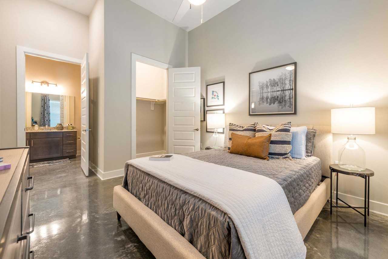 Lakeview Apartments - Photo 6 of 29