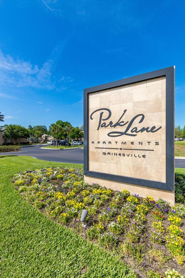 Park Lane Apartments - Photo 4 of 52