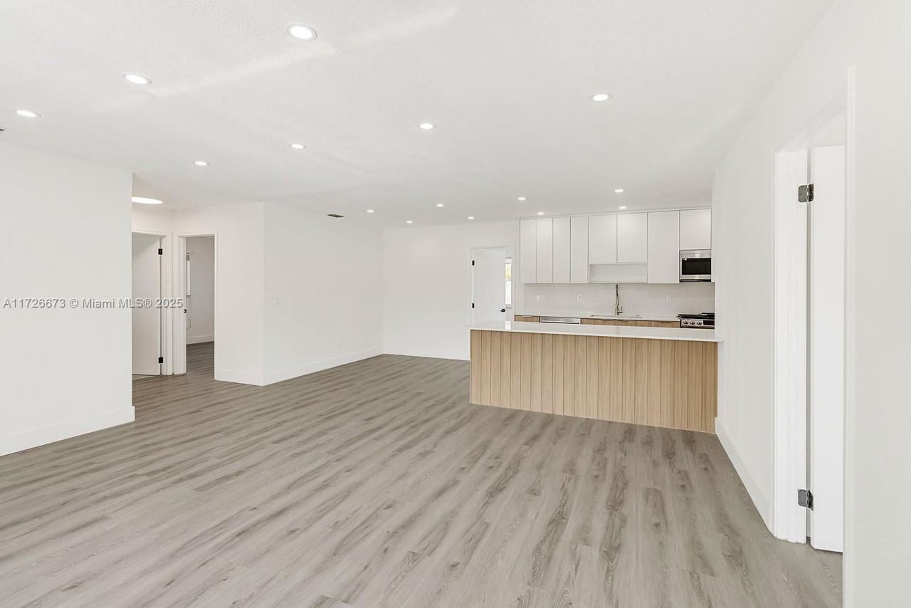 10551 Nw 24th St - Photo 3 of 8