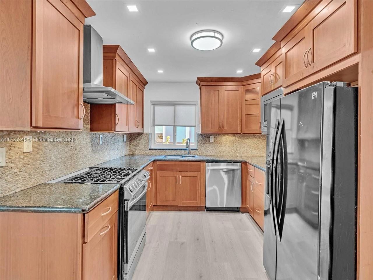 1532 Fletcher St - Photo 3 of 8