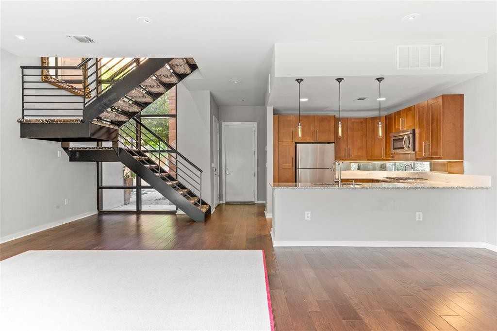 2604 Museum Way - Photo 2 of 39