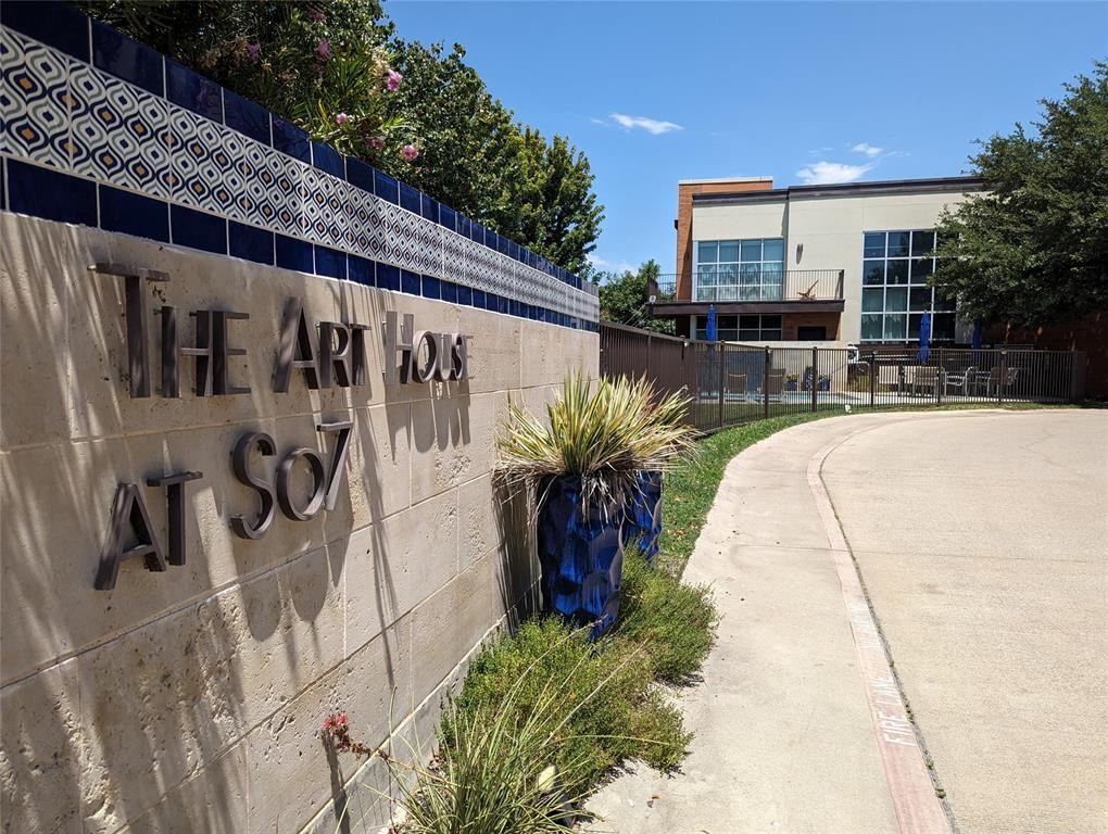 2604 Museum Way - Photo 3 of 39