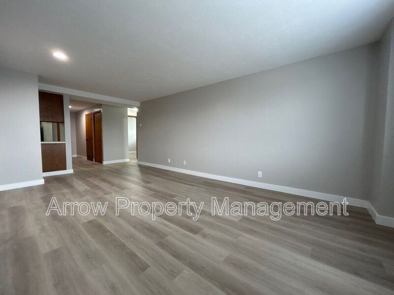 208 E 5th St - Photo 3 of 14