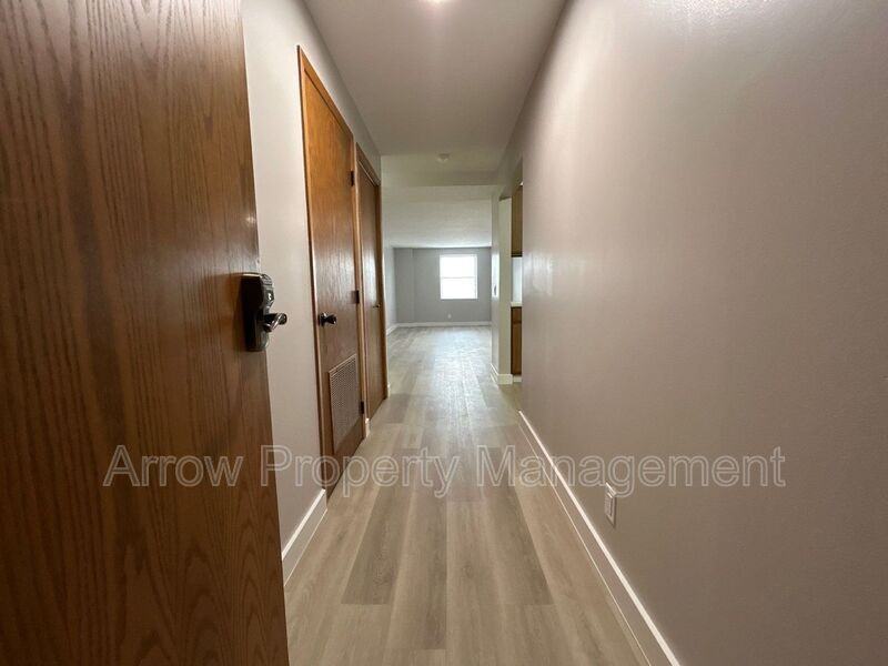 208 E 5th St - Photo 4 of 14