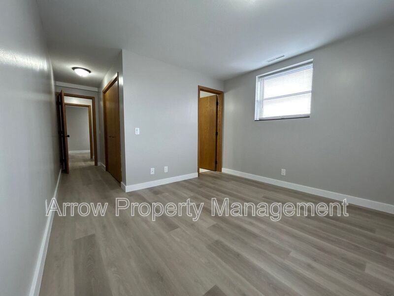 208 E 5th St - Photo 5 of 14