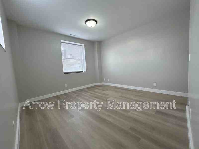 208 E 5th St - Photo 7 of 14