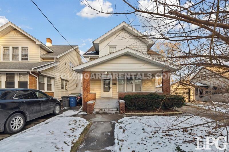 3830 Homewood Ave - Photo 3 of 38