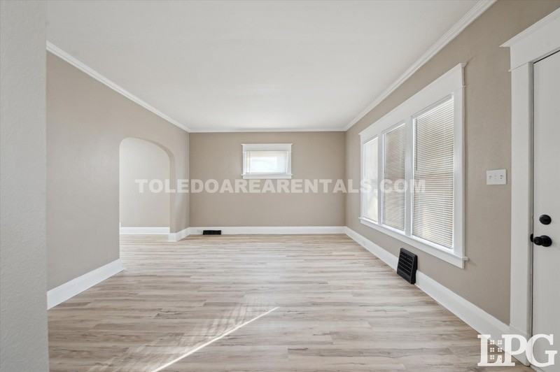 3830 Homewood Ave - Photo 6 of 38