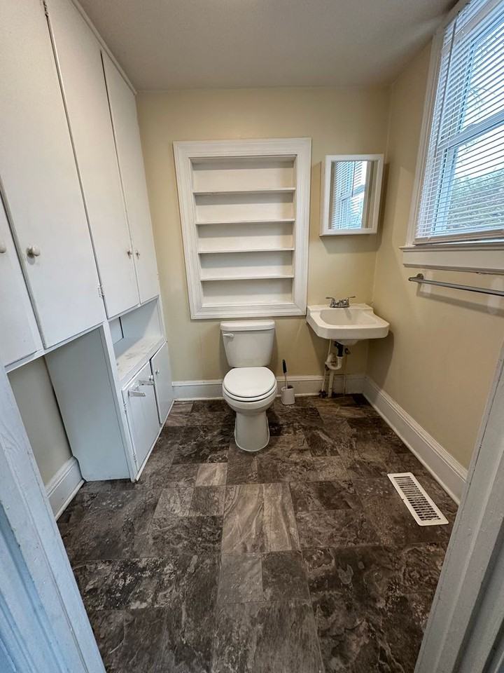 1520A Glover St - Photo 6 of 9