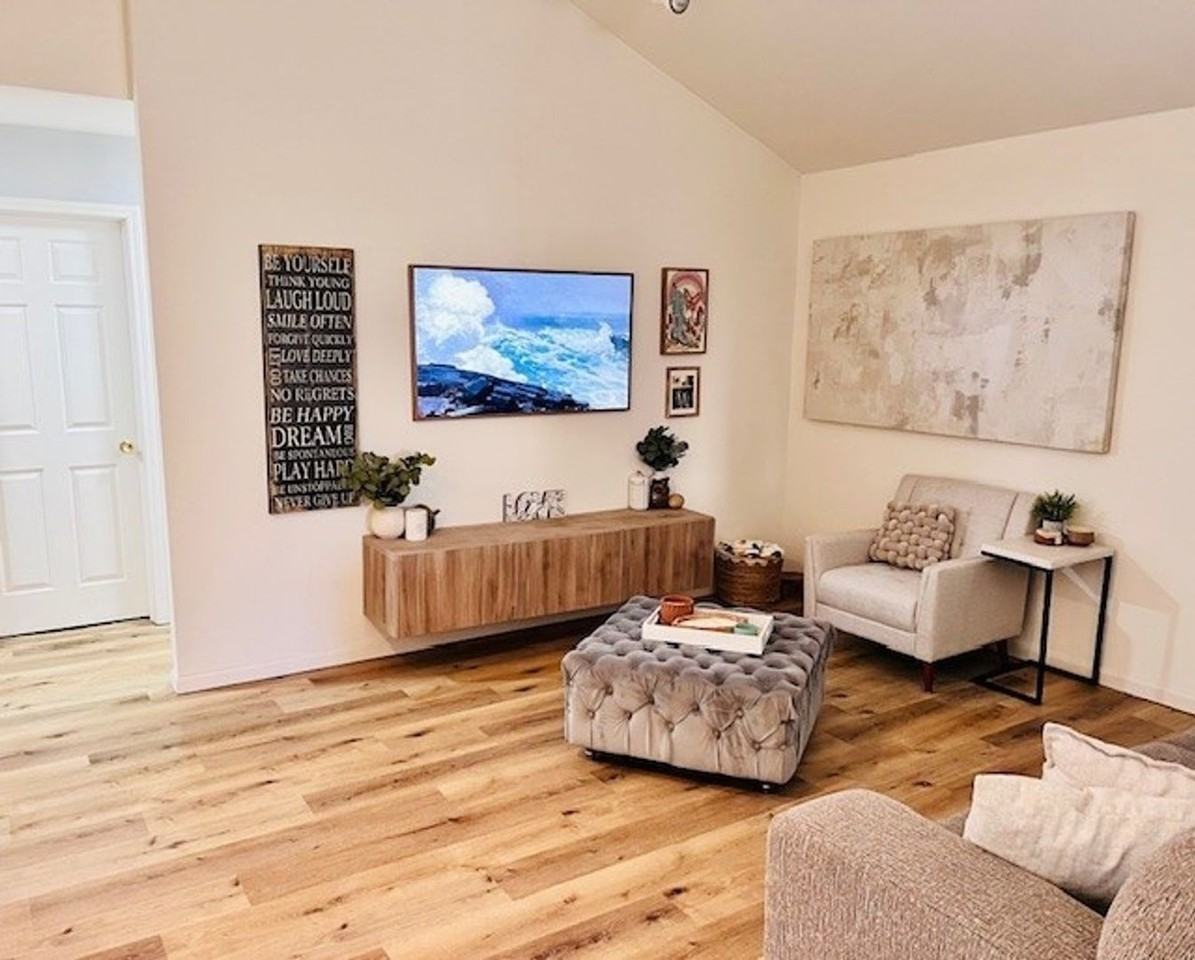 1919 Cloverdale Way - Photo 6 of 15