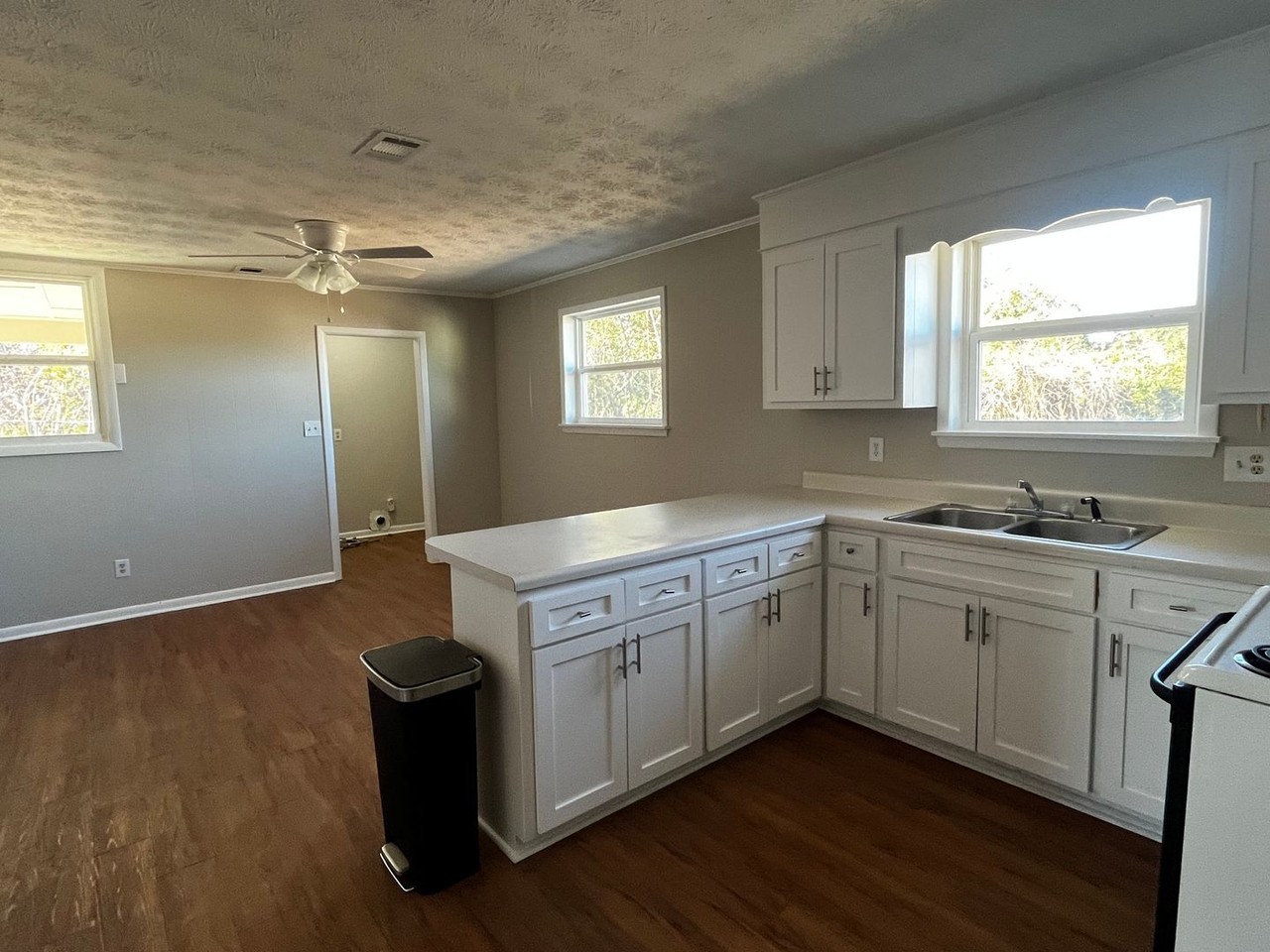 429 Old Anderson Rd - Photo 3 of 11