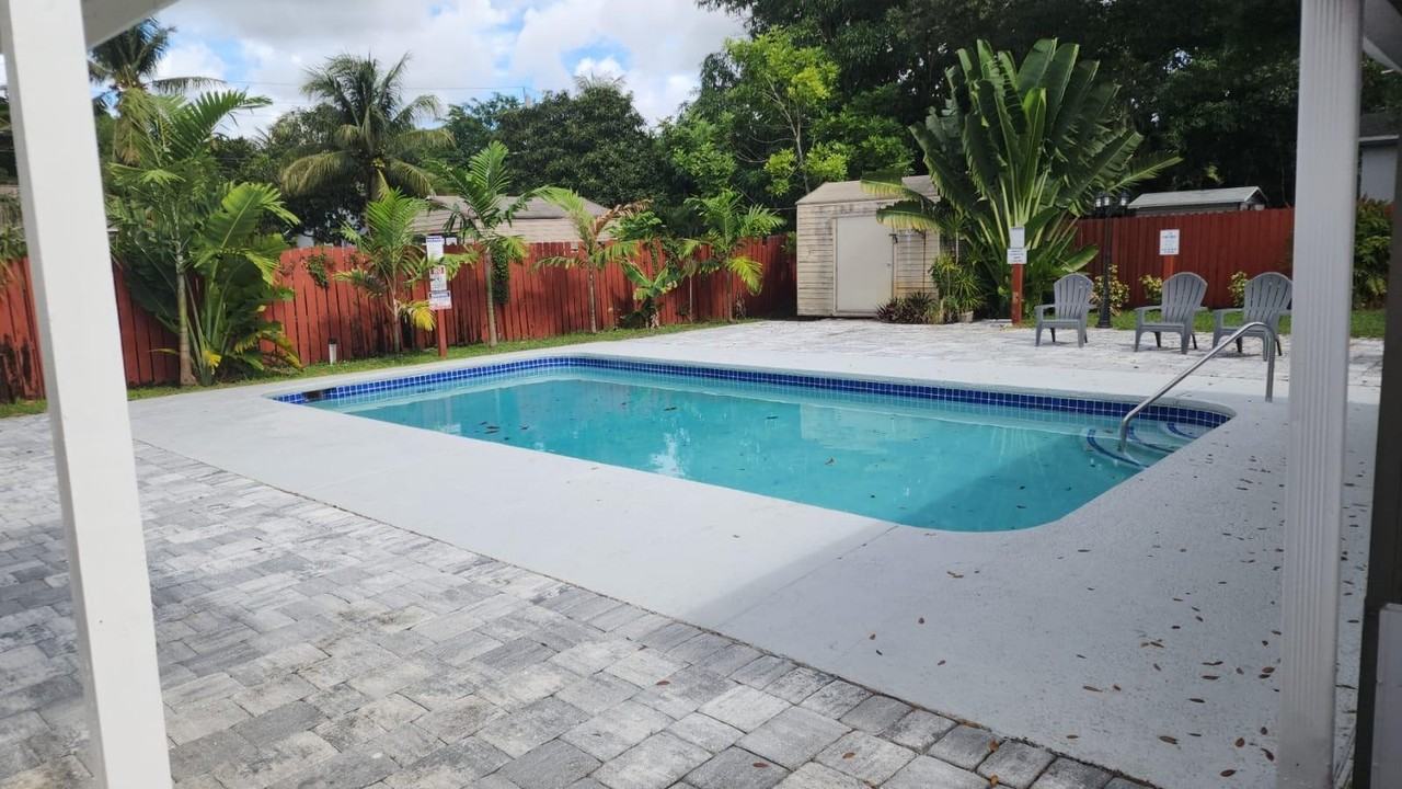 5509 Southwest 40th Street - Photo 3 of 10