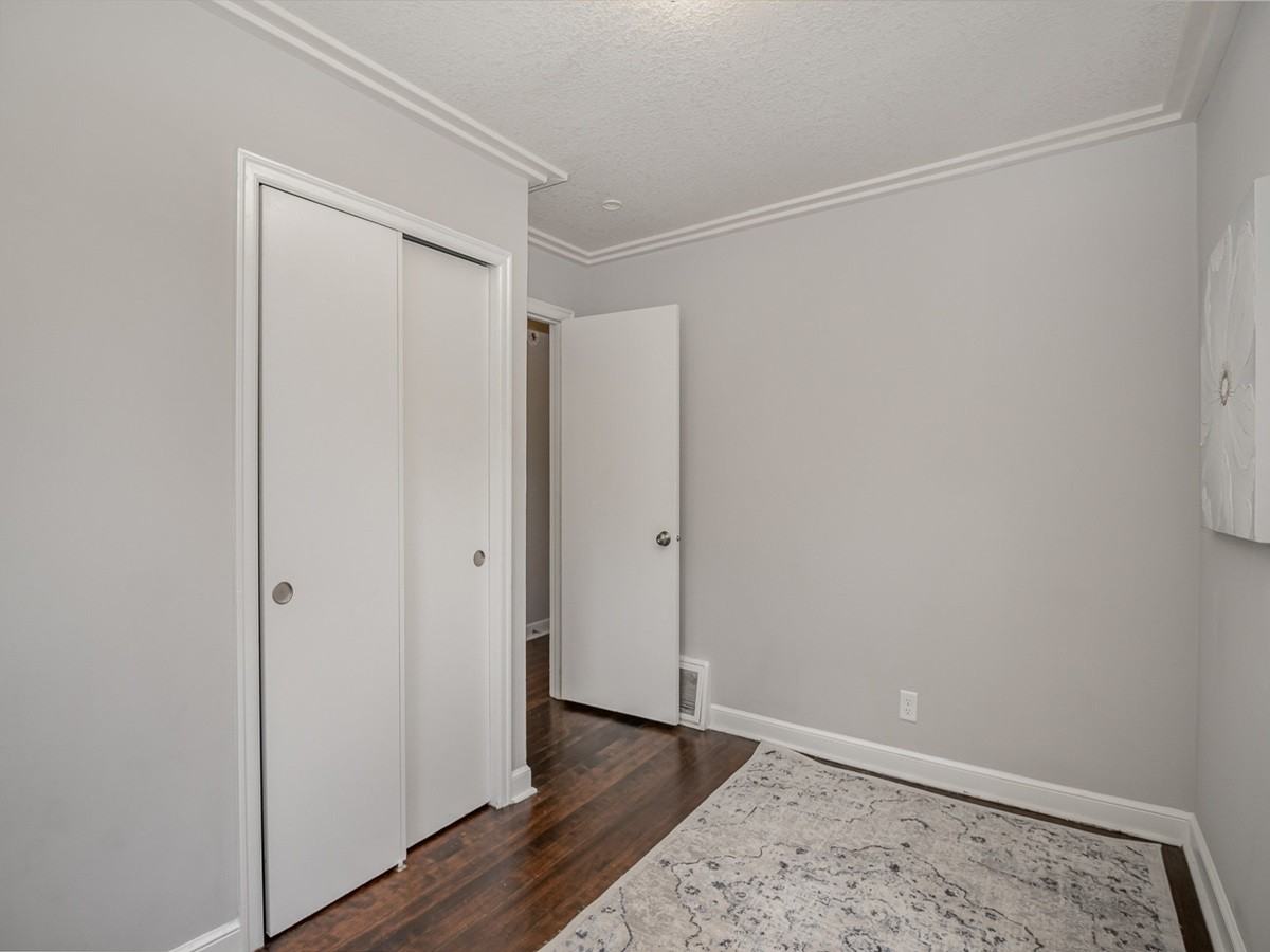 2708 Webster Ave S #NA - Photo 3 of 18