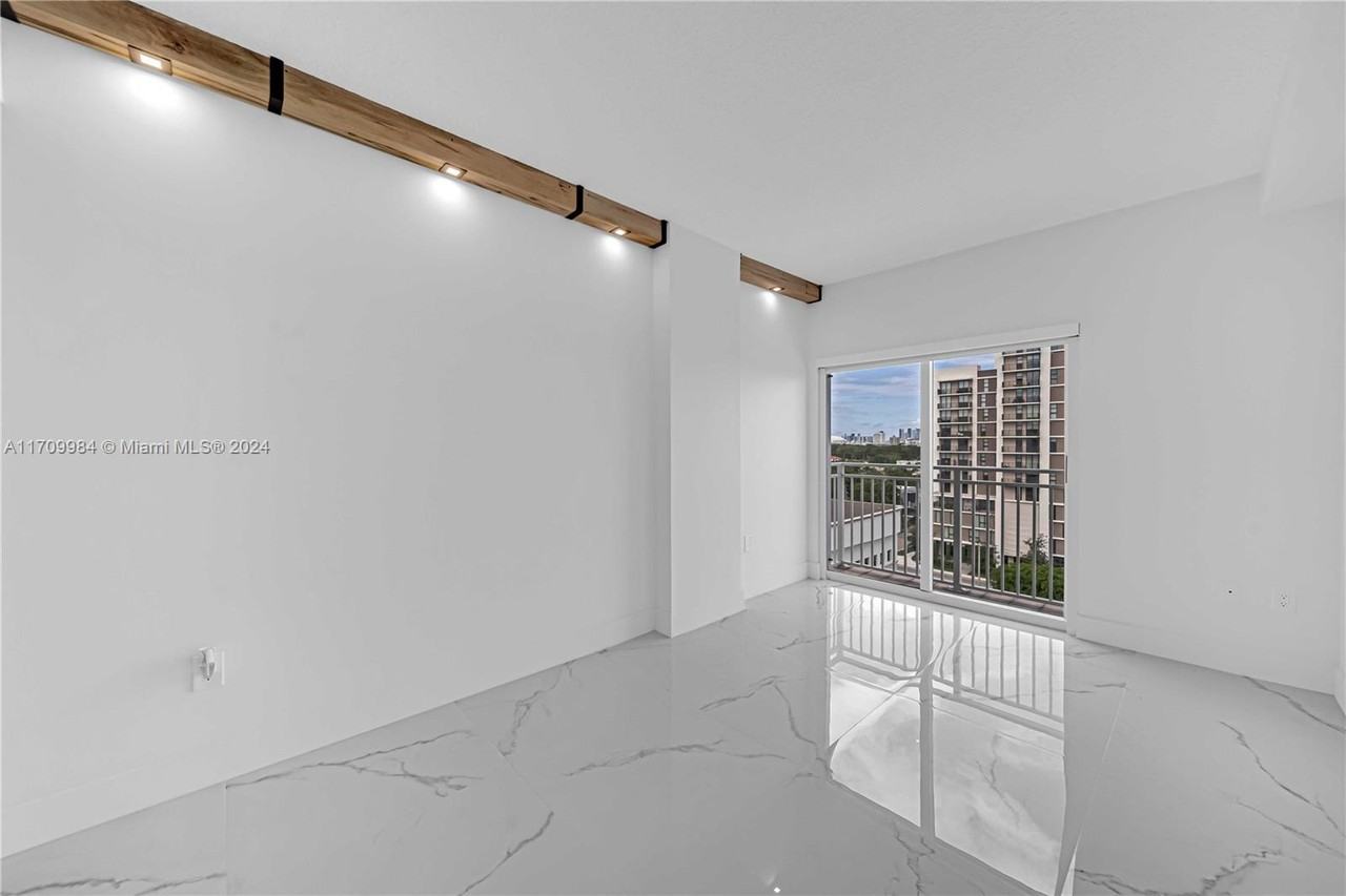 50 Menores Ave #7 - Photo 2 of 9