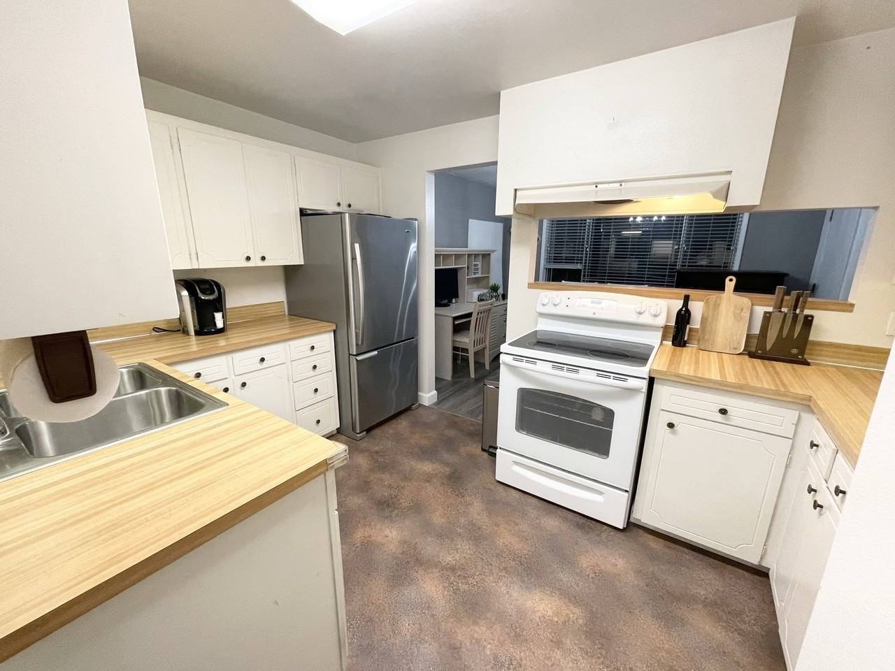 1305 Goethals Dr #F - Photo 4 of 10