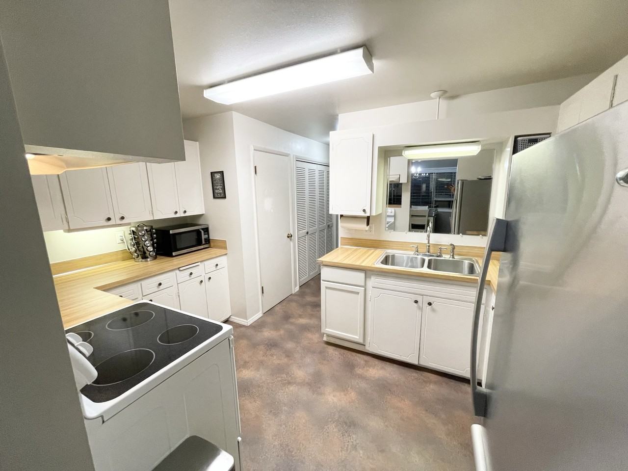 1305 Goethals Dr #F - Photo 7 of 10