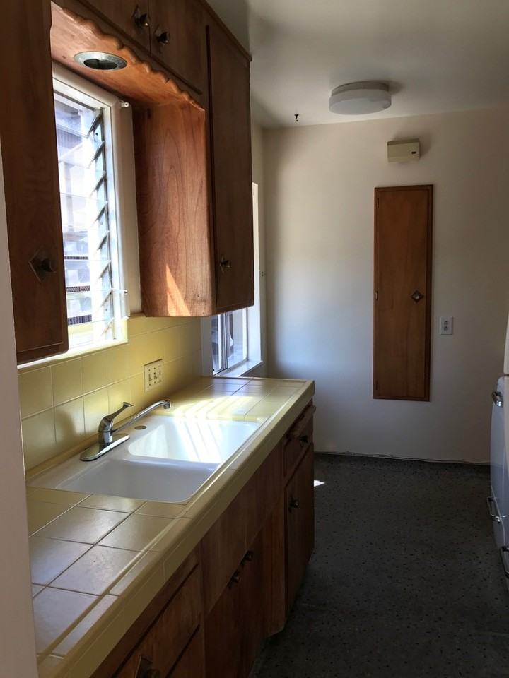 1575 E Appleton St #9