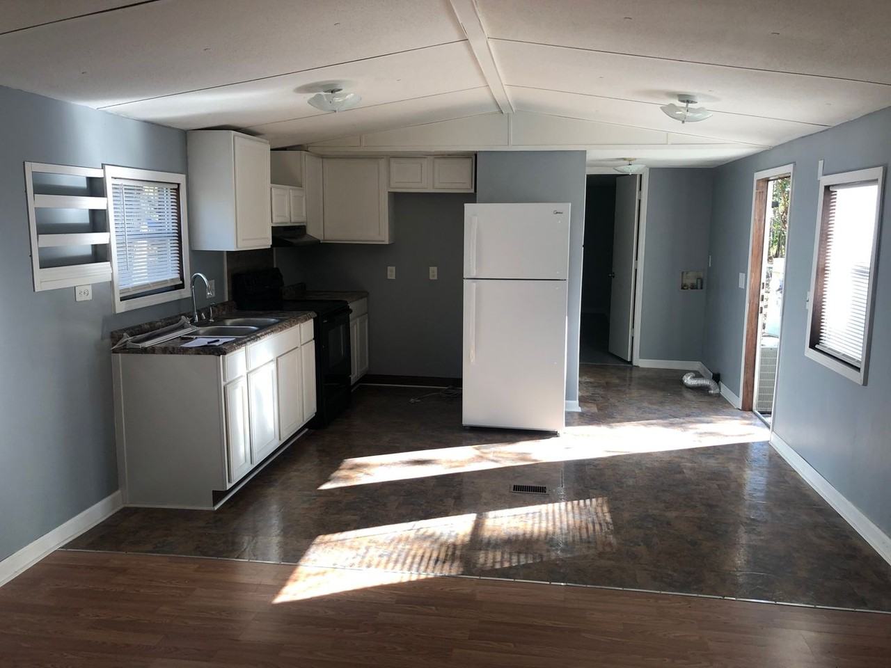 87 Thompson Rd - Photo 3 of 8