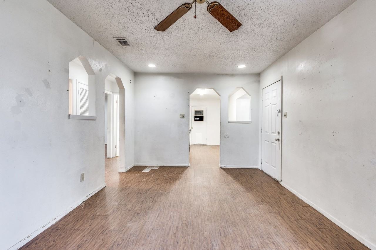 5728 Bowling Dr - Photo 3 of 12