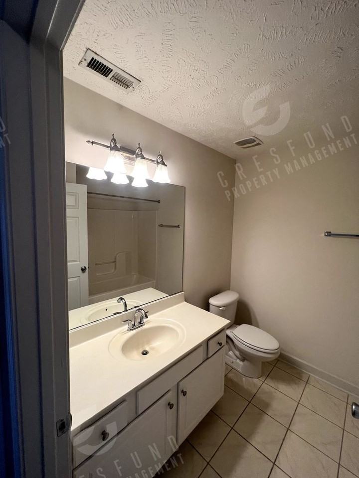 1811 Balmoral Dr #202 - Photo 7 of 17