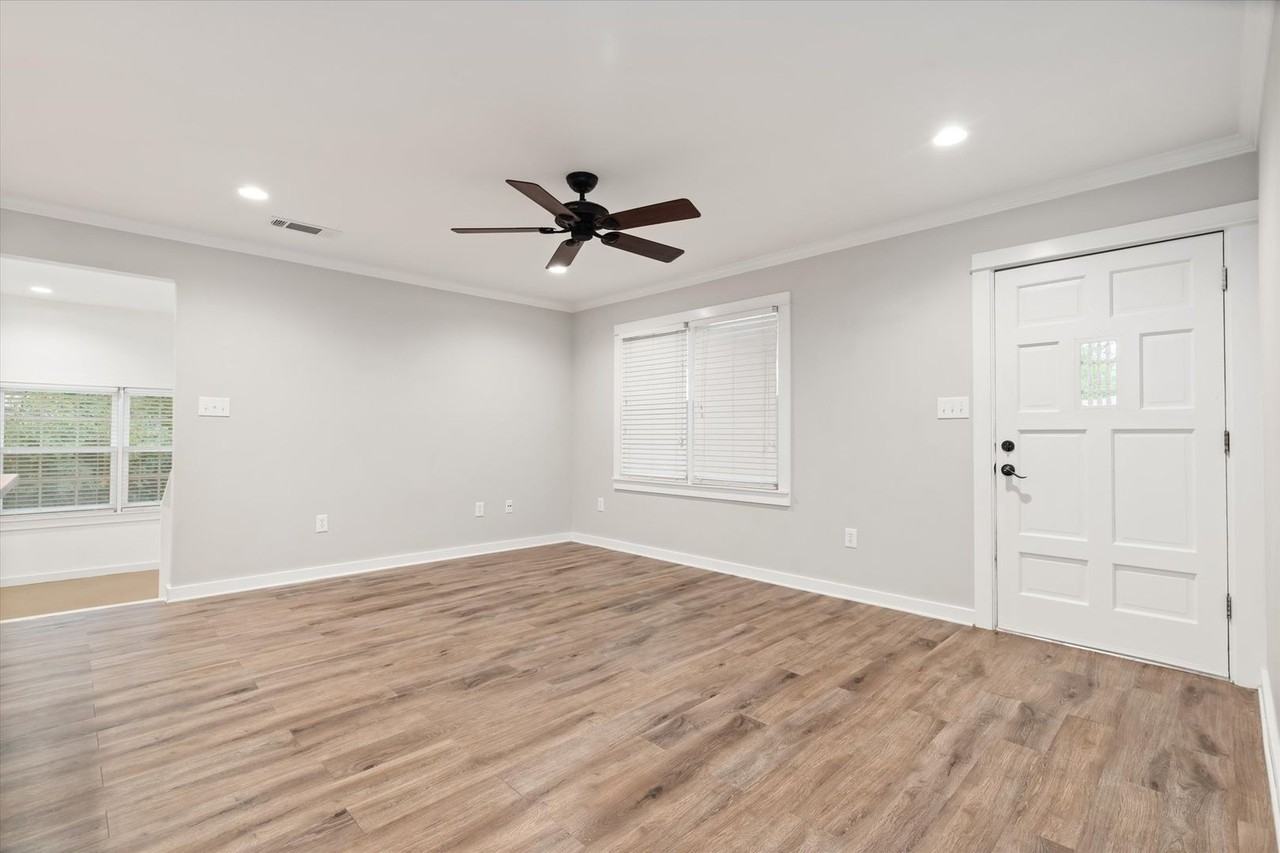 517 Horton Ln - Photo 3 of 20
