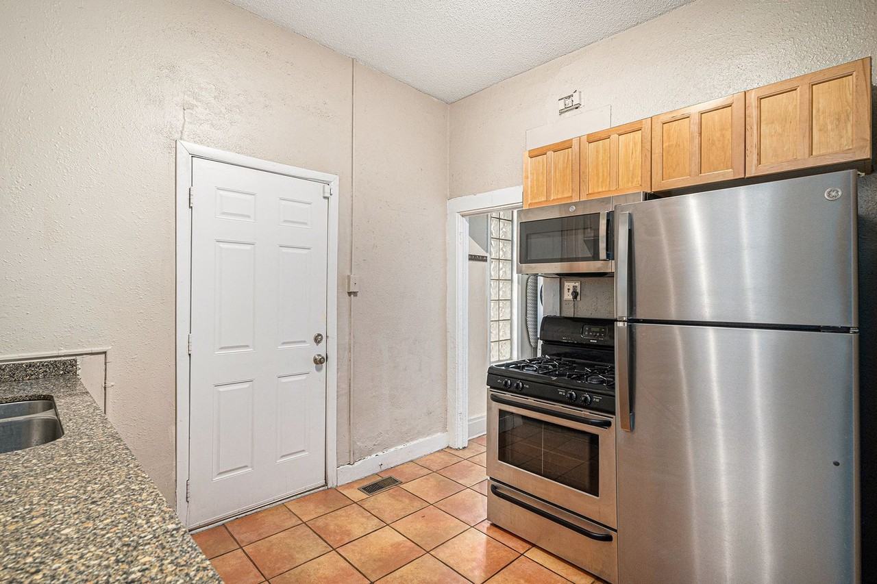 2805 Stout St - Photo 4 of 12