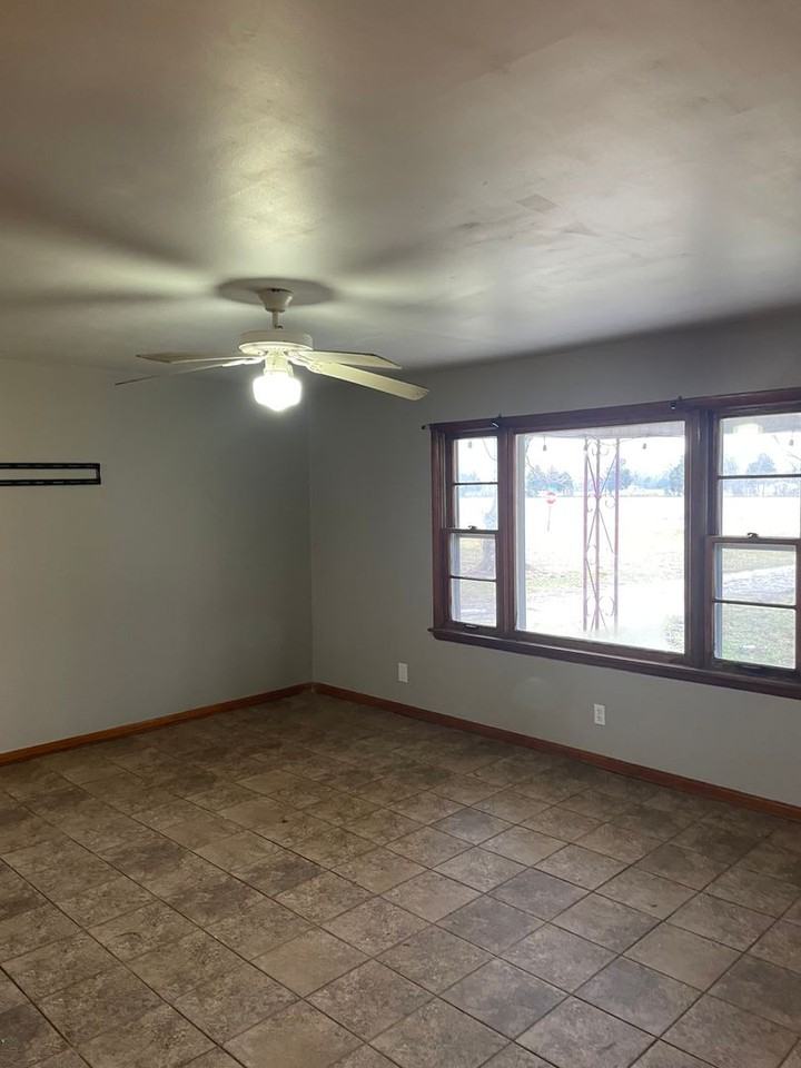 999 Stuart Chapel Rd - Photo 3 of 7