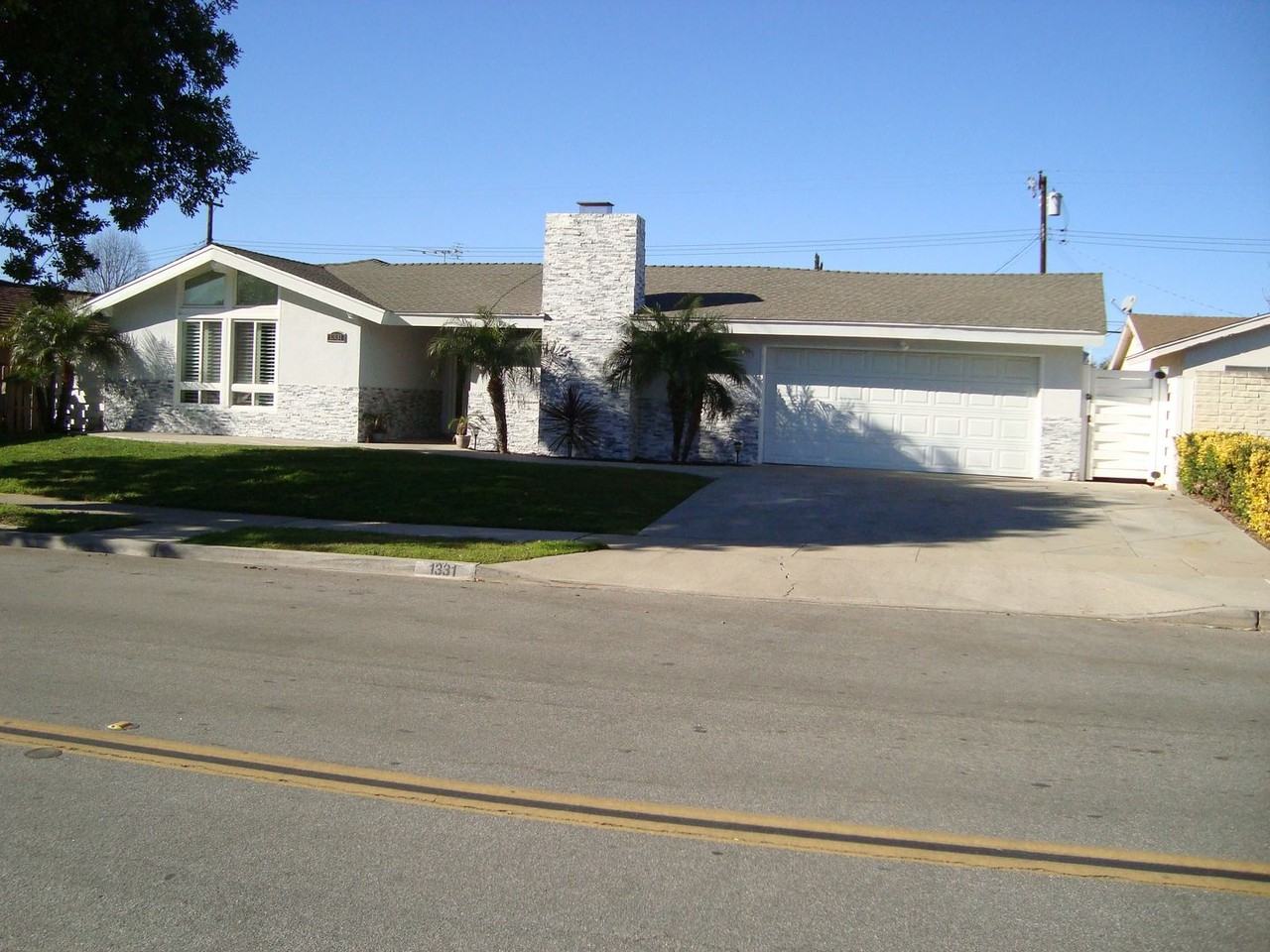 1331 La Canada Dr - Photo 2 of 27