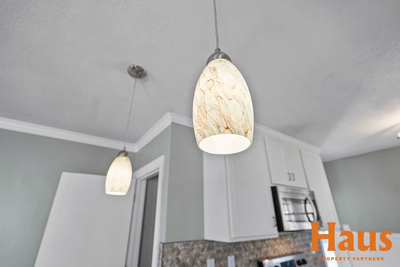 1039 Sw Oakley Ave - Photo 3 of 50