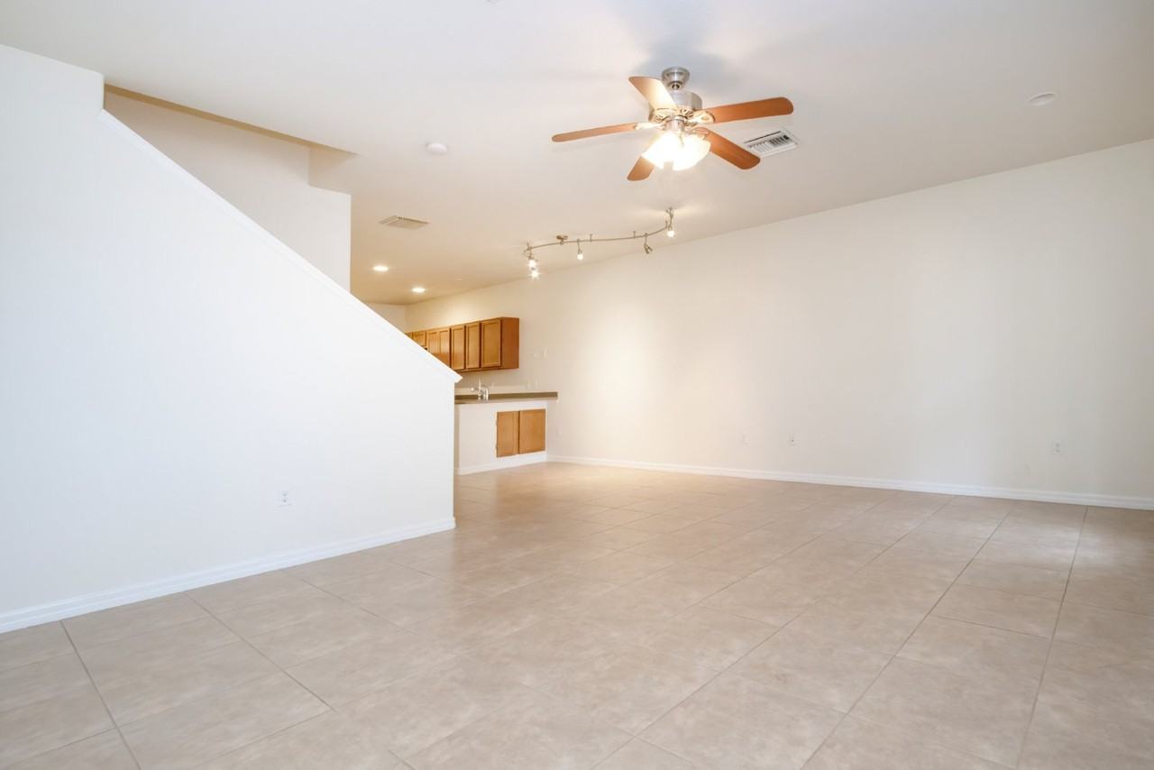 3720 82nd Avenue Cir E Apt 102 #102 - Photo 4 of 50