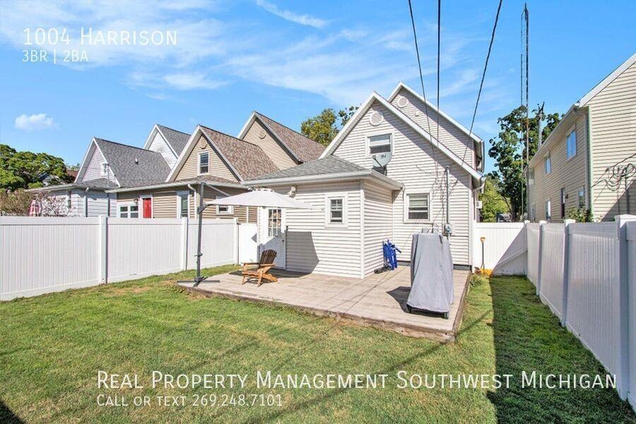 1004 Harrison Ave - Photo 2 of 18