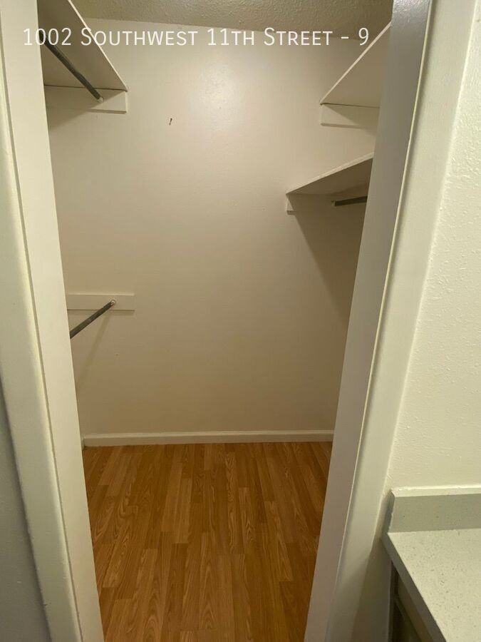 1002 Sw 11th Ave #9 - Photo 3 of 4