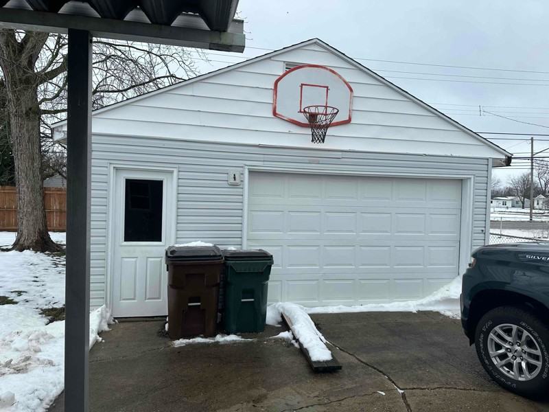 1147 Stewart Ave - Photo 3 of 11