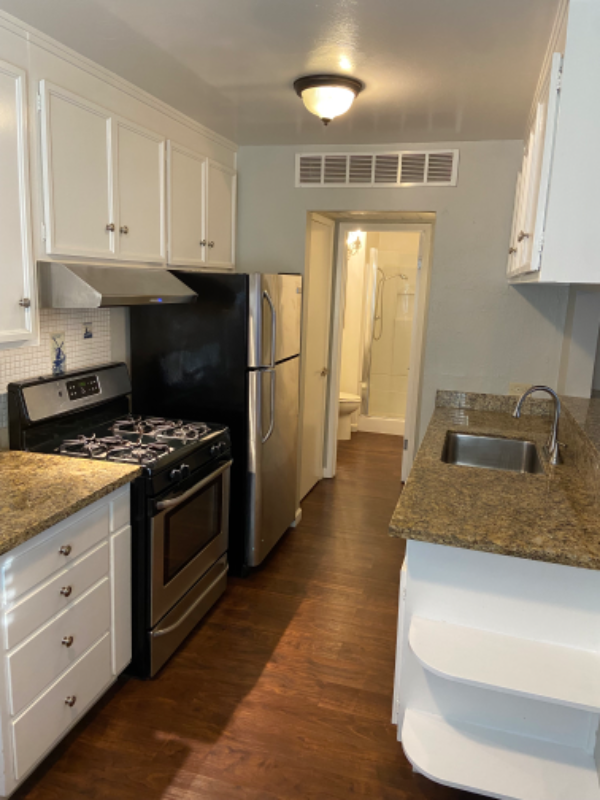 457 E N St #B - Photo 7 of 10