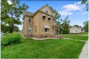 featured image of 164 S Washington St #4