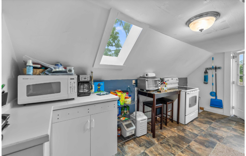 164 S Washington St #4 - Photo 7 of 20