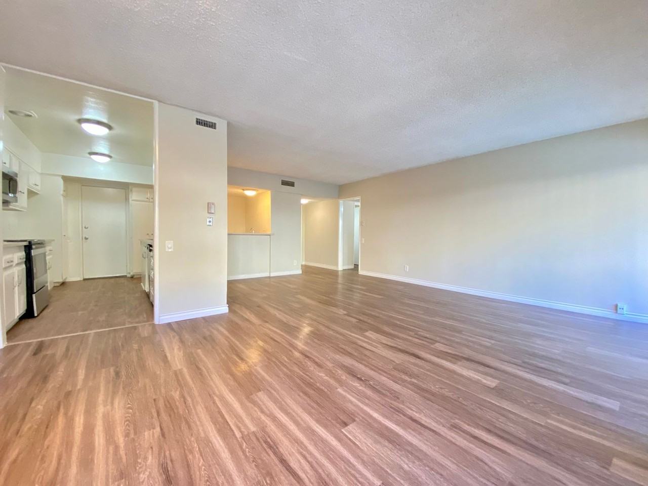 Luxury huge apartment in heart of Sherman Oaks. - Photo 2 of 39