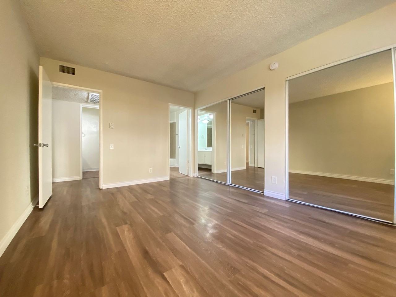 Luxury huge apartment in heart of Sherman Oaks. - Photo 5 of 39