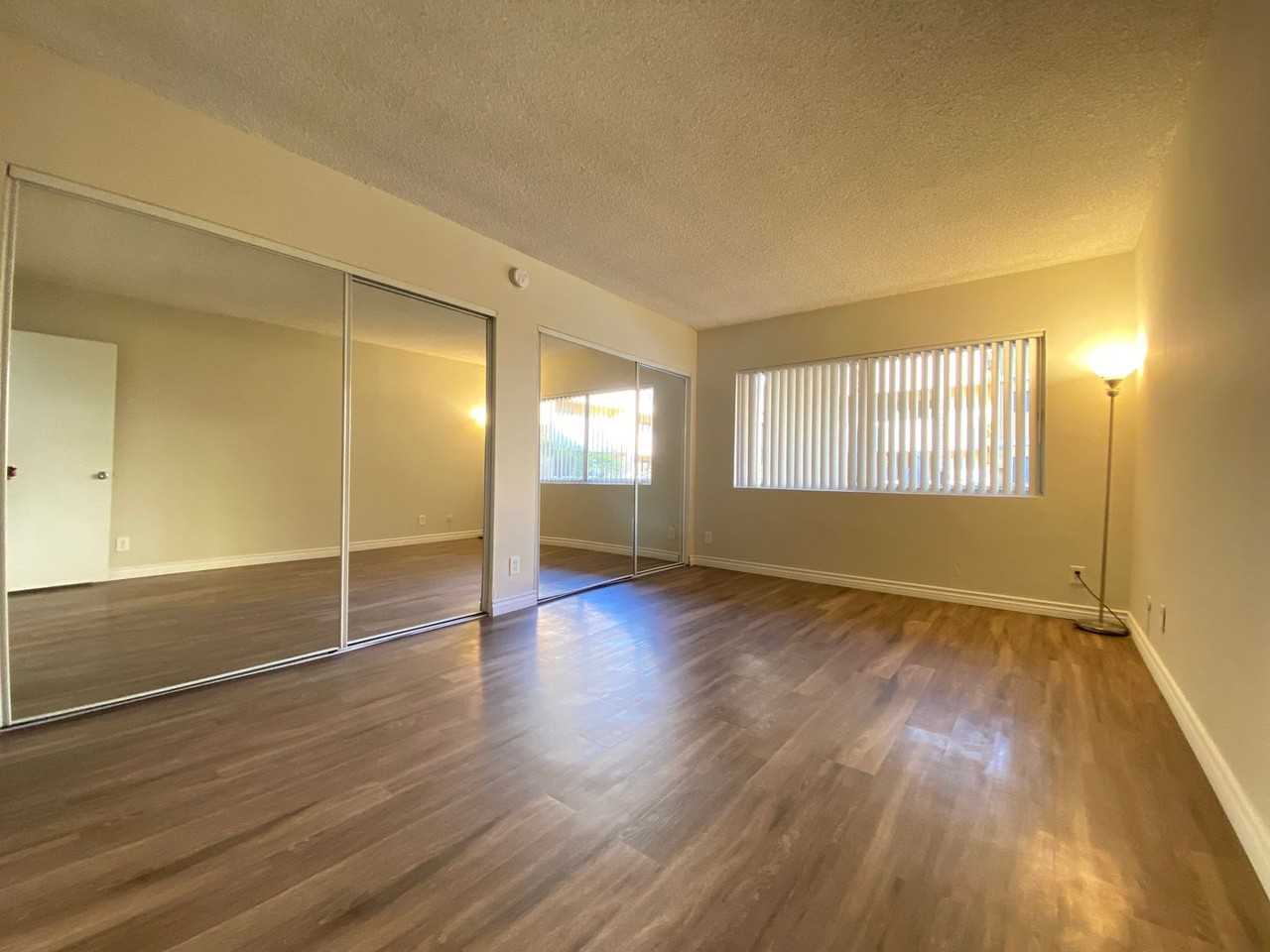 Luxury huge apartment in heart of Sherman Oaks. - Photo 6 of 39