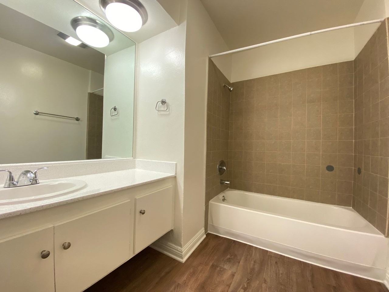 Luxury huge apartment in heart of Sherman Oaks. - Photo 7 of 39