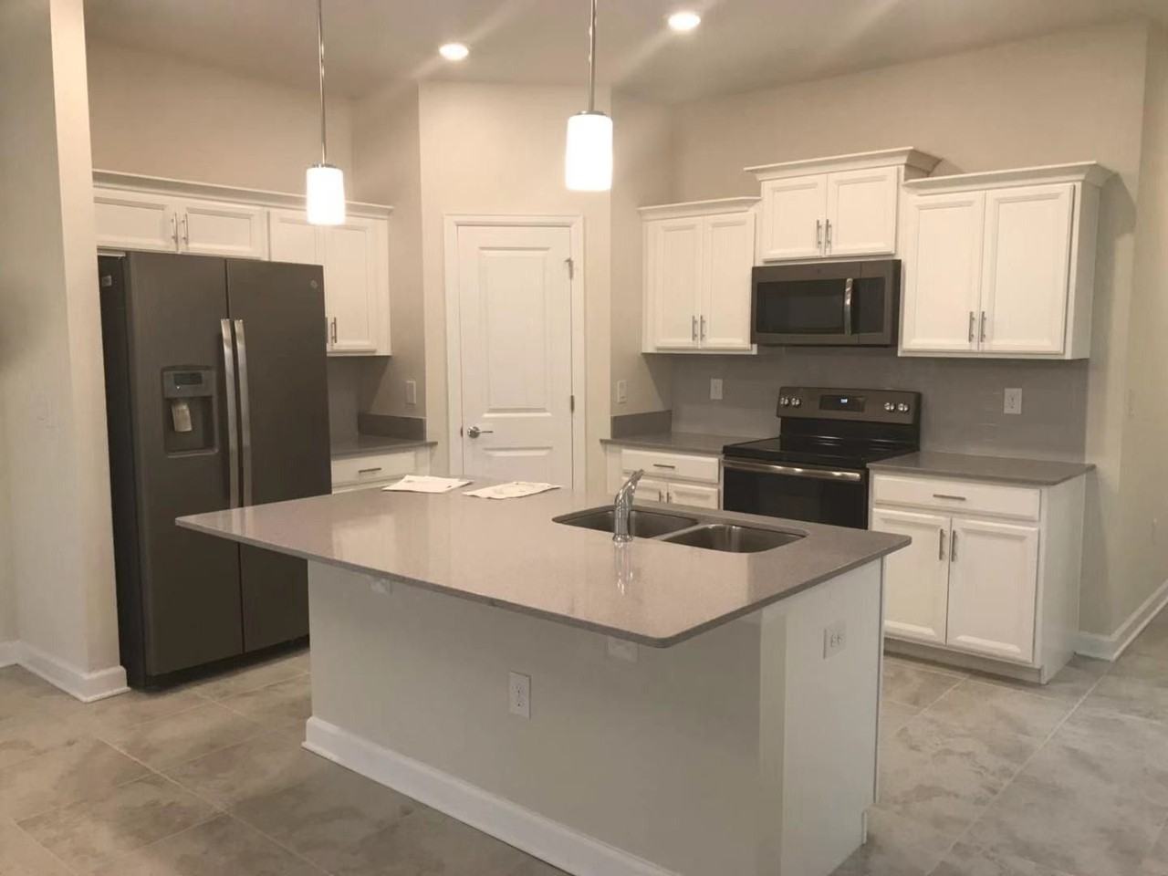 15192 Chapter Way - Photo 5 of 20