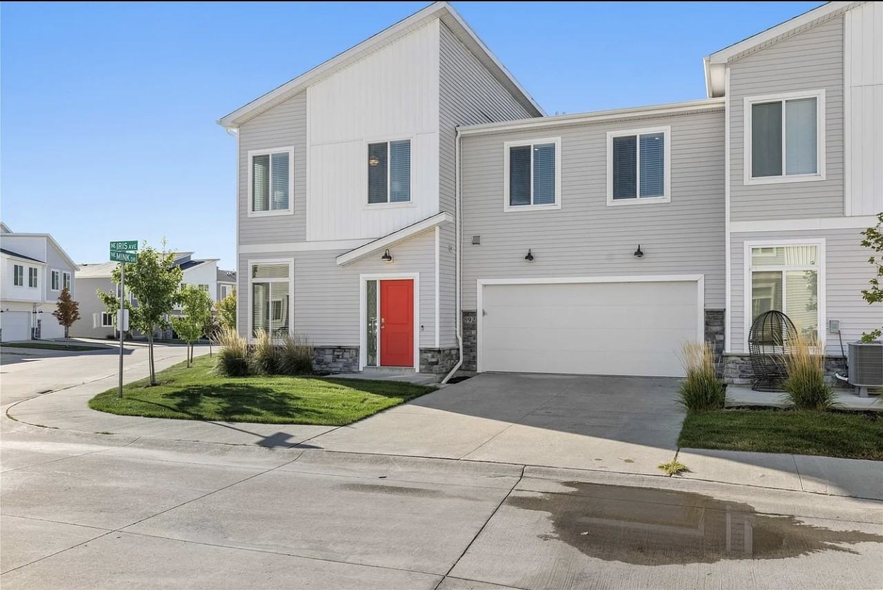 892 Ne Iris Ave #892 - Photo 2 of 20