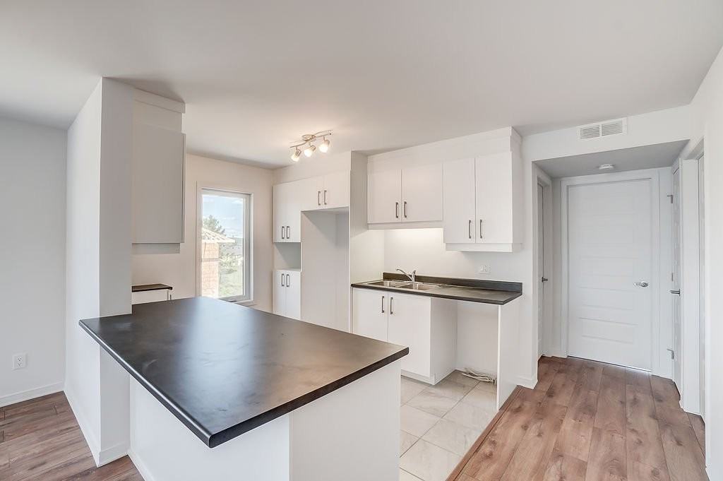 267 Boul D'Amsterdam - Photo 2 of 12