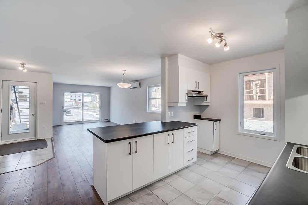 267 Boul D'Amsterdam - Photo 3 of 12